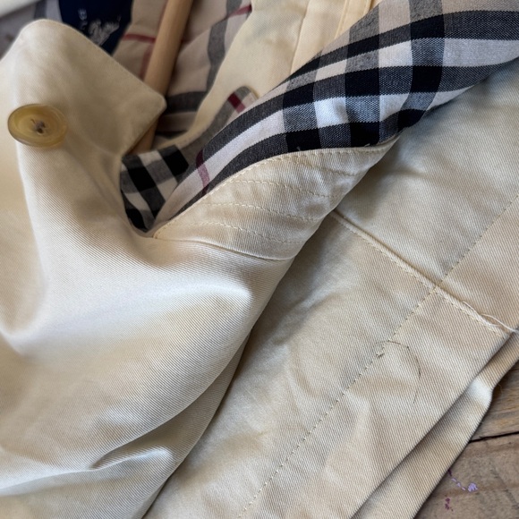 Burberry Light Yellow Trench Coat - Picture 14 of 16